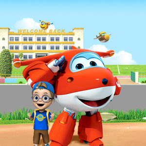 沦为军妓被扒开双腿玩弄
