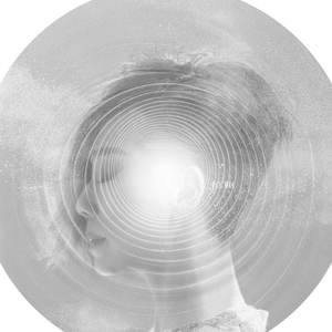 沦为军妓被扒开双腿玩弄
