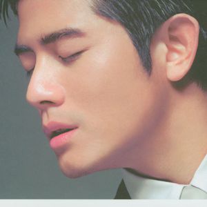 沦为军妓被扒开双腿玩弄
