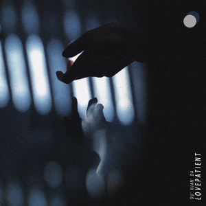 沦为军妓被扒开双腿玩弄
