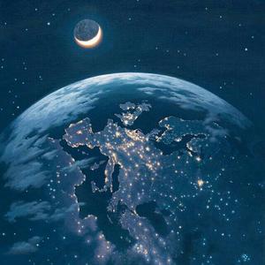 沦为军妓被扒开双腿玩弄
